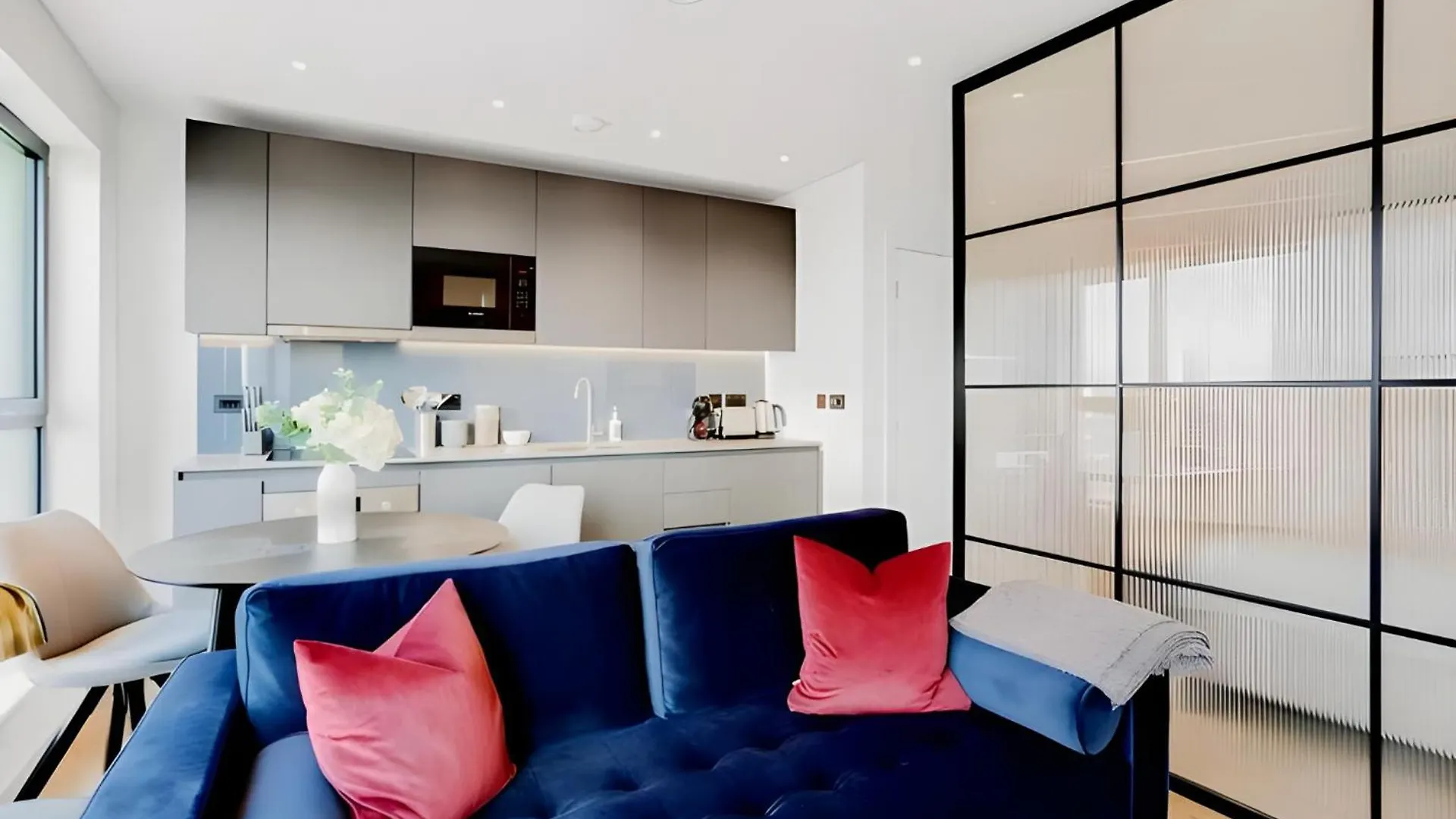 Sky Studio Near O2, Olympic Stadium Canary Wharf London Apartment