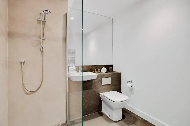 Sky Studio Near O2, Olympic Stadium Canary Wharf 런던 0*,